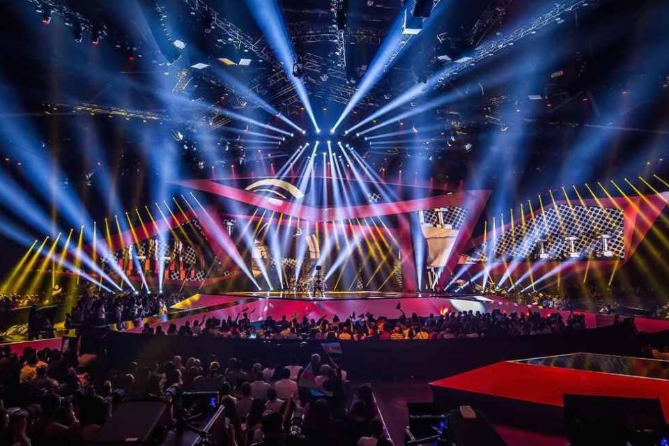 Why Modern Performance Venues Need Multi-Effect Moving Head Lighting