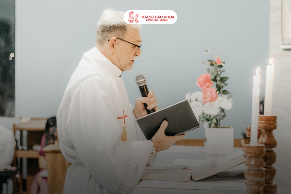Micro không dây Sennheiser - Micro cho Cha giảng bài | Âm thanh nhà thờ