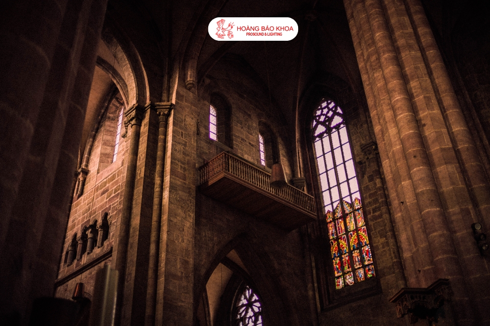 Should Churches Choose Wired or Wireless Microphones?