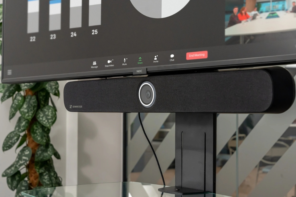 Sennheiser TC Bar: How Do AI Camera, Auto Framing and Person Tiling Work?