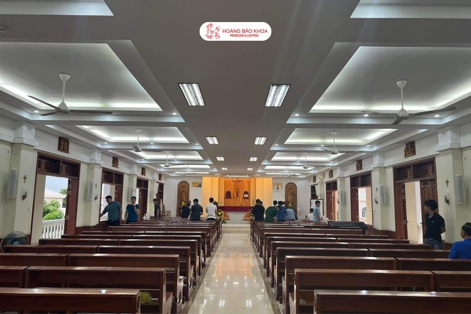 How to Position Loudspeakers in Churches for Better Speech Intelligibility