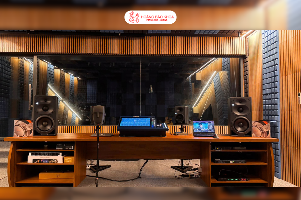 EXPERIENCE AND OWN GENUINE NEUMANN MONITORS AT HOANG BAO KHOA