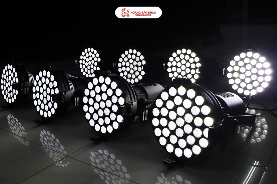 Đèn Rocket Par 400 IP: PAR LED Outdoor Công Suất Khủng 400W Cho Nền Màu Chuẩn Sạch 