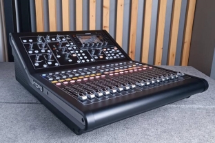 Mixer cho nhà thờ: Analog hay Digital?