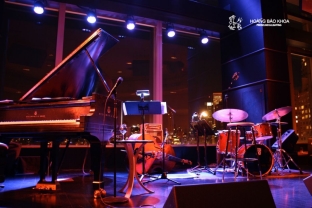 The Role Of Lighting Solutions In Creating A Warm Atmosphere For Music Lounge Venues