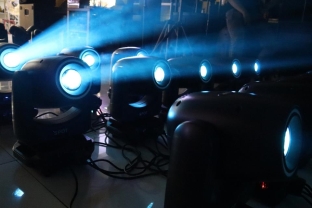 LED SPOT 200: Moving Head Spot Hybrid Ba Trong Một Cho Sân Khấu Indoor 