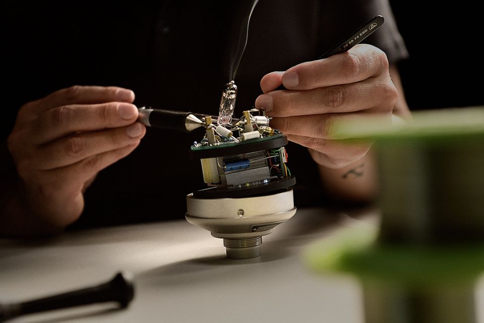 Đánh đổi về quyền lợi bảo hành và giá trị thiết bị