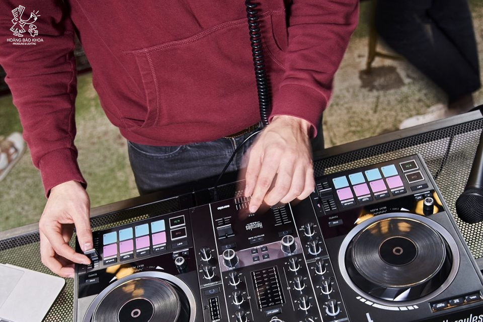 Đánh Giá  <a href='https://hoangbaokhoa.com/thiet-bi-dieu-khien-dj-hercules/dj-controller-chinh-hang.php' title='bàn DJ'>bàn DJ</a> Hercules - DJControl Inpulse 500