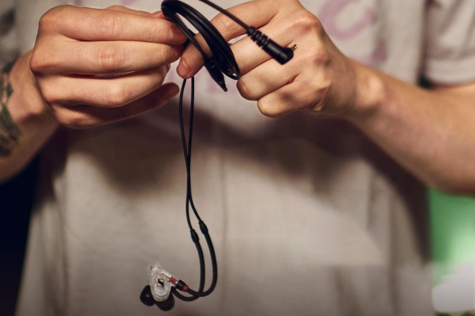 Tai nghe IEM Sennheiser IE 100 Pro