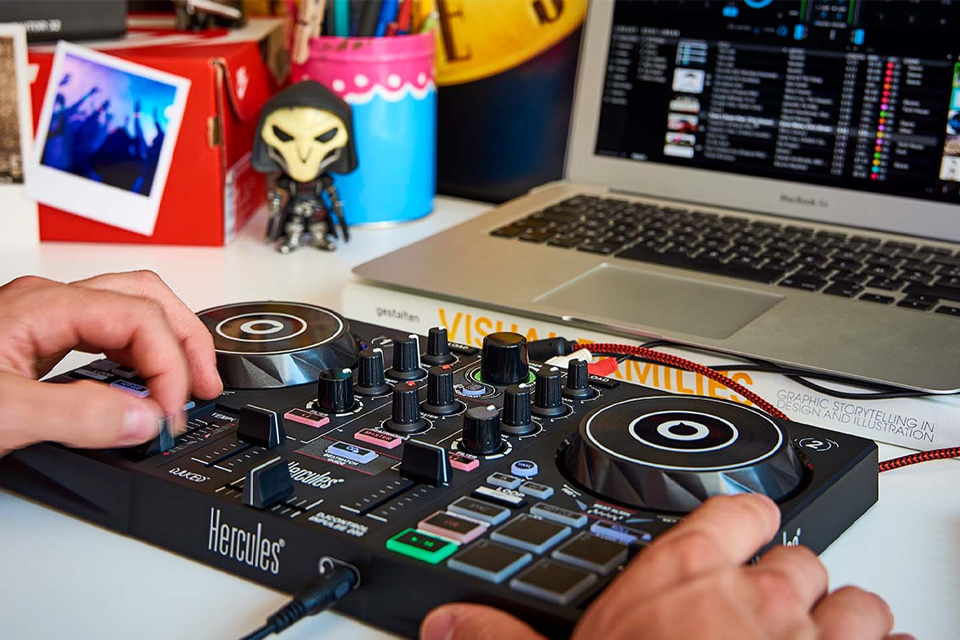 Tự chơi DJ tại nhà có khó không - DJControl Inpulse 200