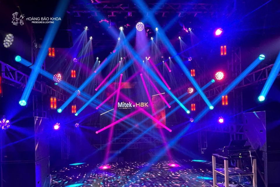 Gợi ý đèn giá rẻ cho karaoke - Chọn Mitek & HBK từ Hoàng Bảo Khoa