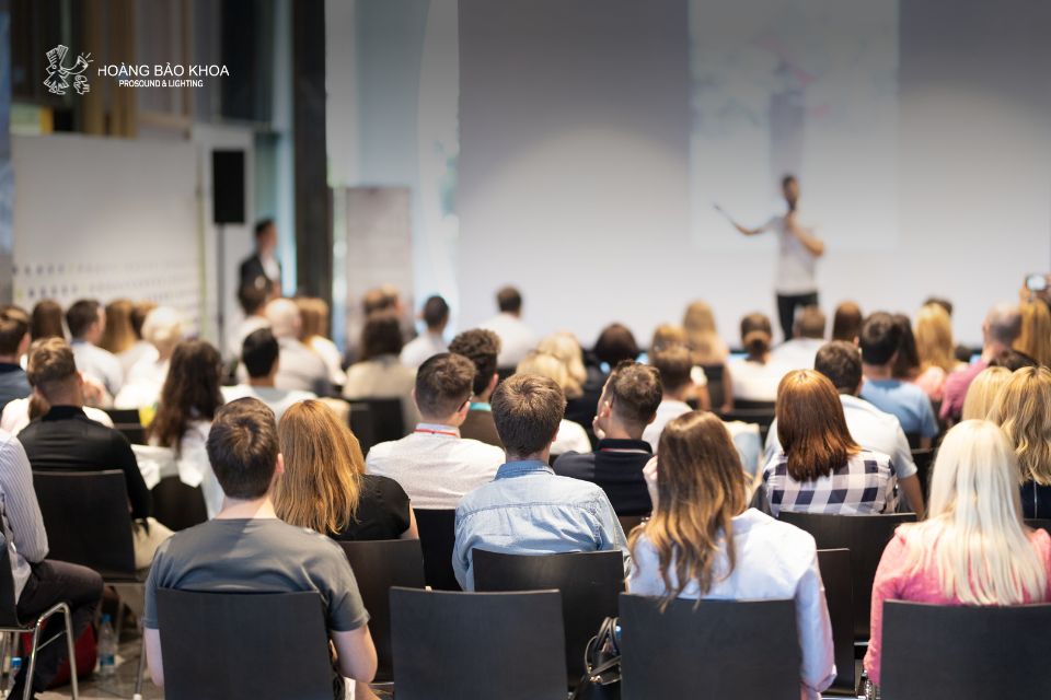 Nâng cấp âm thanh hội trường cũ - Những thiết bị nên thay thế đầu tiên