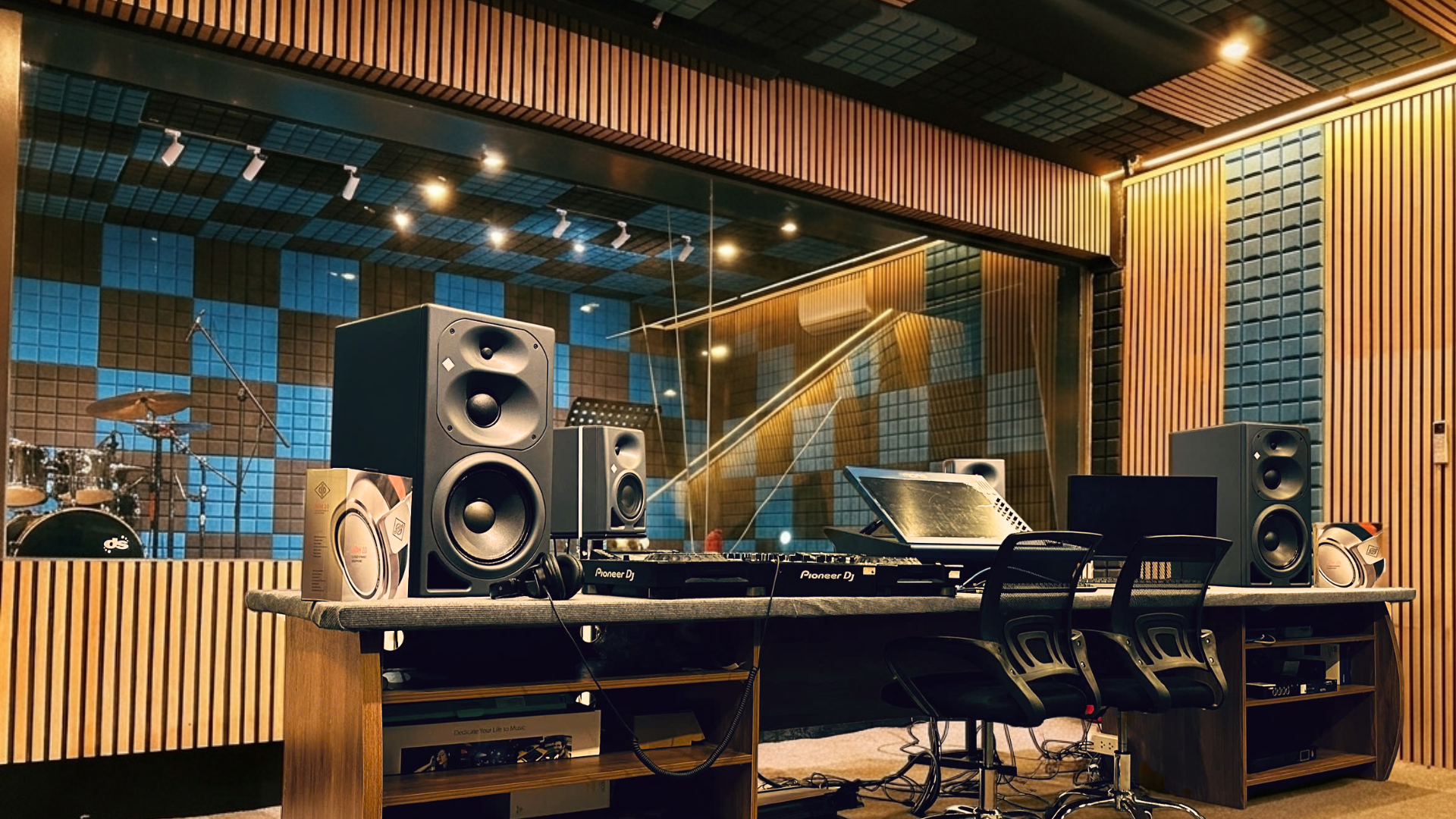 Neumann Studio