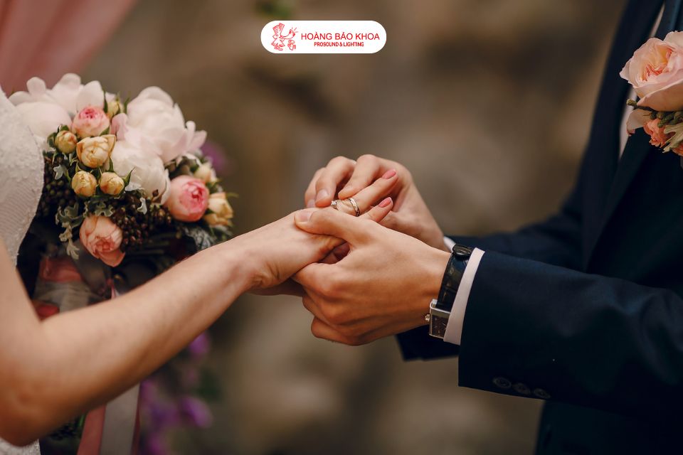 Ánh sáng tiệc cưới