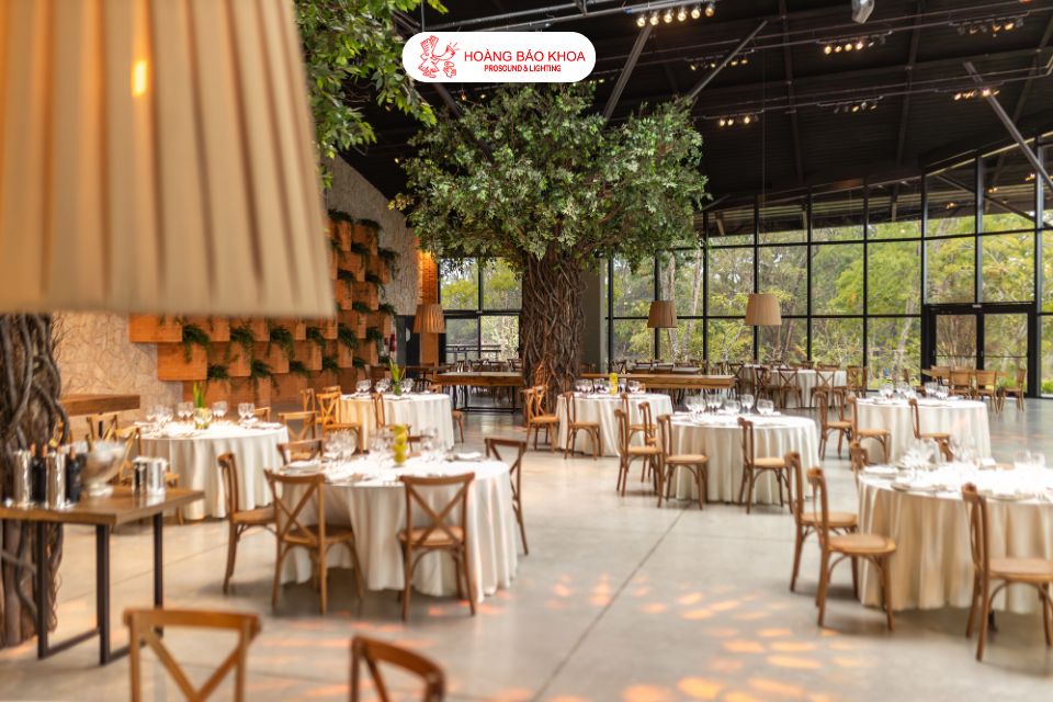 Restaurant lighting installation &ndash; comprehensive solution