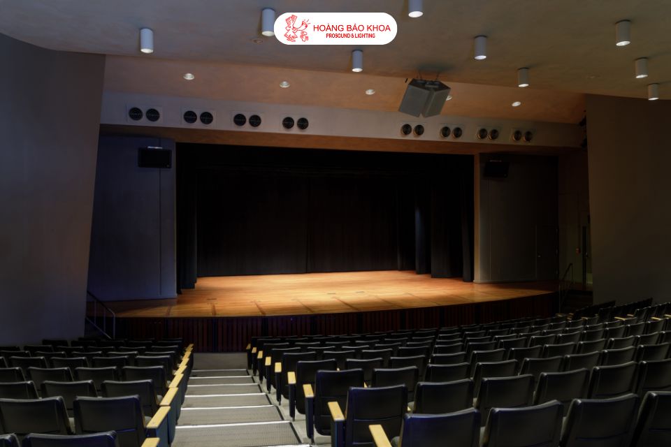 Cấu hình âm thanh hội trường 500 - 1000 người đạt chuẩn kỹ thuật