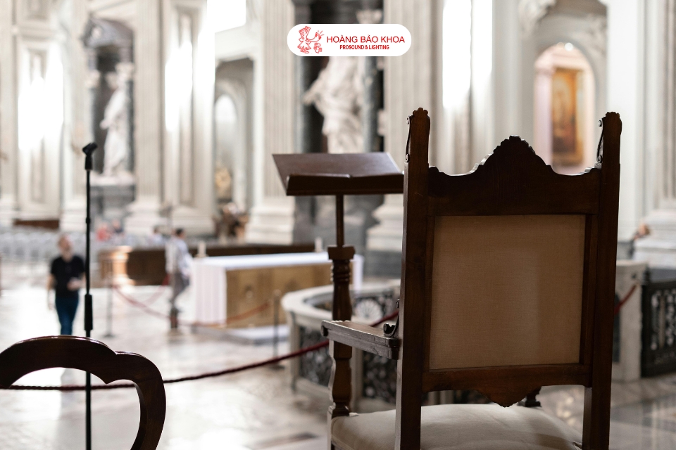 Should churches choose wired or wireless microphones?