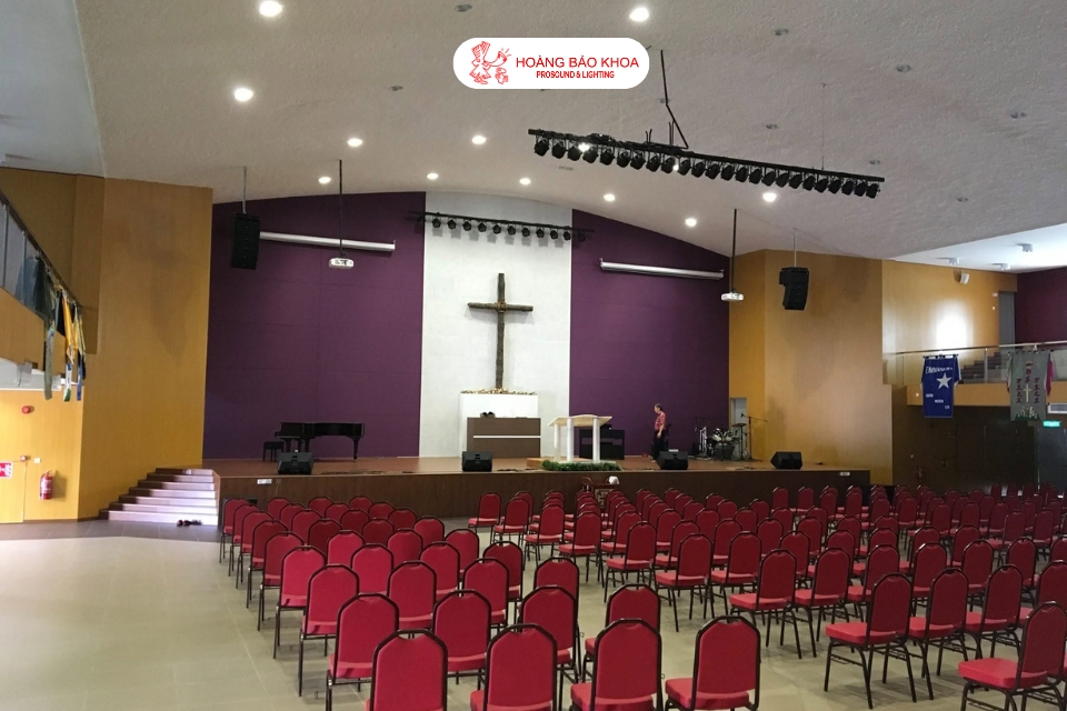 So sánh Loa cột (Column Array) và Line Array cho nhà thờ