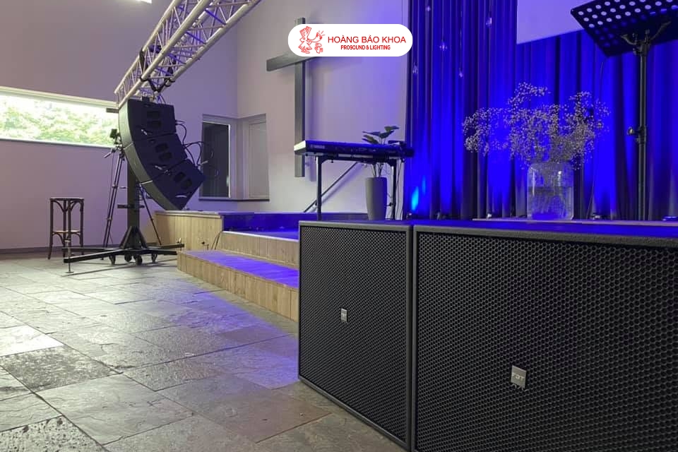 So sánh Loa cột (Column Array) và Line Array cho nhà thờ