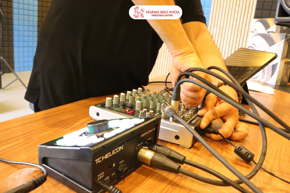 Tại sao chỉ thu được nhạc không thu giọng khi livestream?