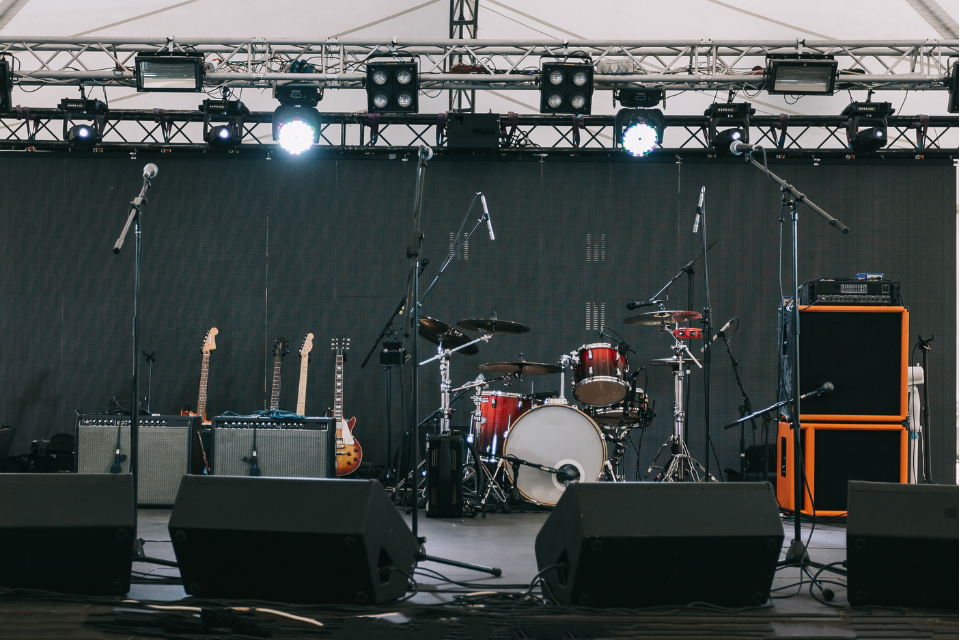 Time alignment and signal synchronization