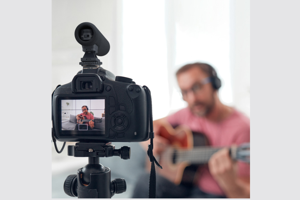 GO-CAM-va-VIDEO-MIC-Chon-micro-nao-cho-quay-vlog-livestream-va-phong-van
