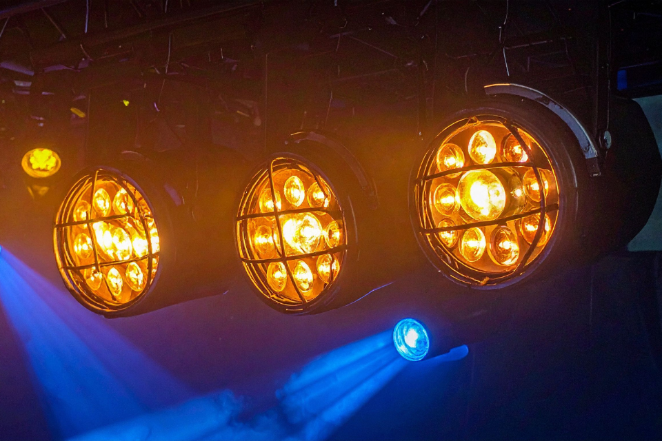 Hệ thống ánh sáng sân khấu là gì?