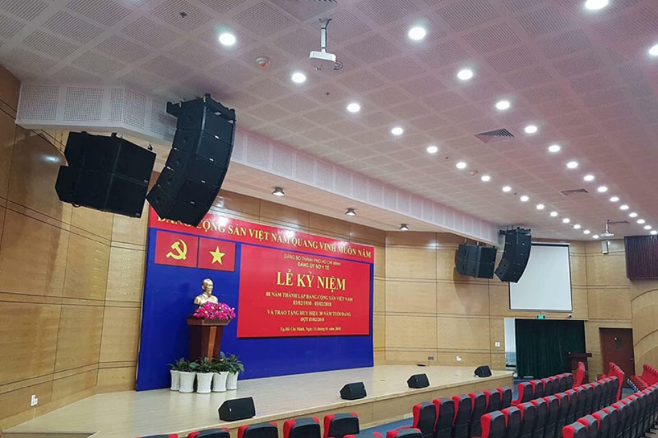 Conference hall loudspeaker system
