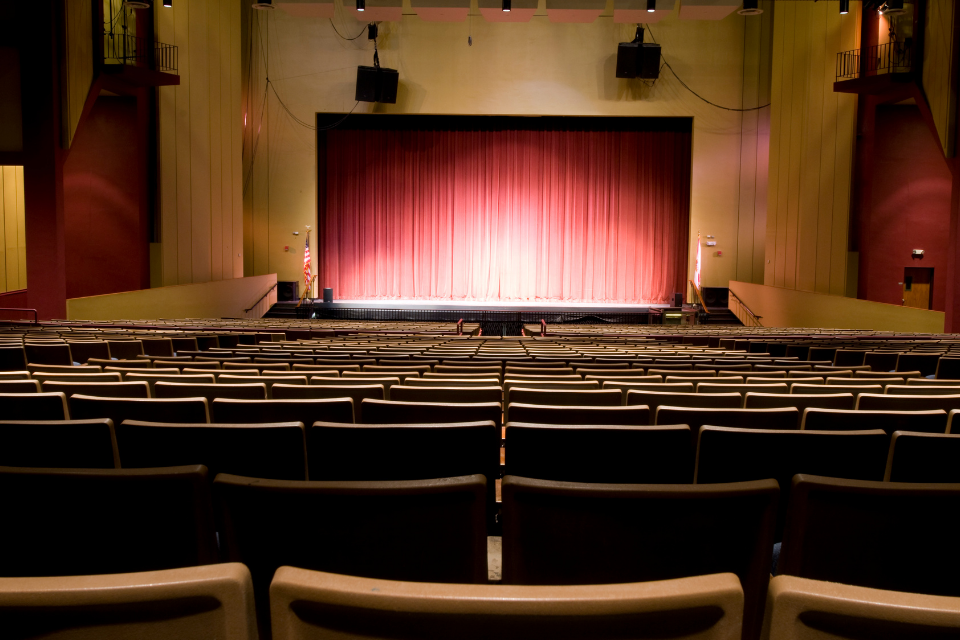 Hệ thống loa trong âm thanh hội trường chuyên nghiệp