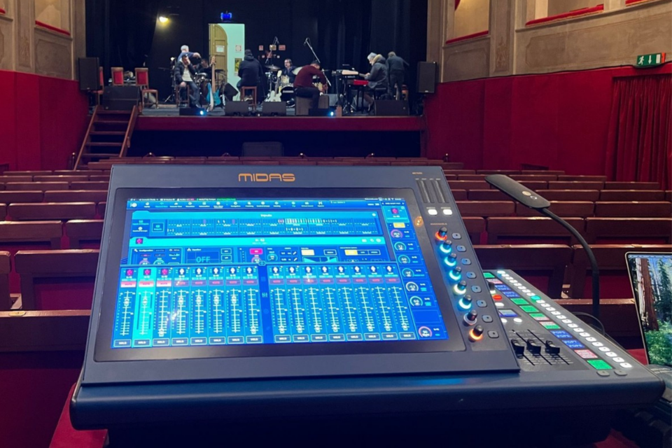 HD96-AIR - Digital Mixer 144 kênh đầu vào, 120 Mix Bus