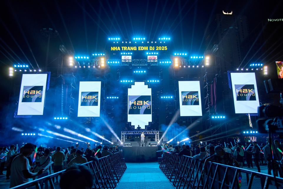 Hoàng Bảo Khoa đon vị thi công hệ thống sân khấu uy tín tại Việt Nam