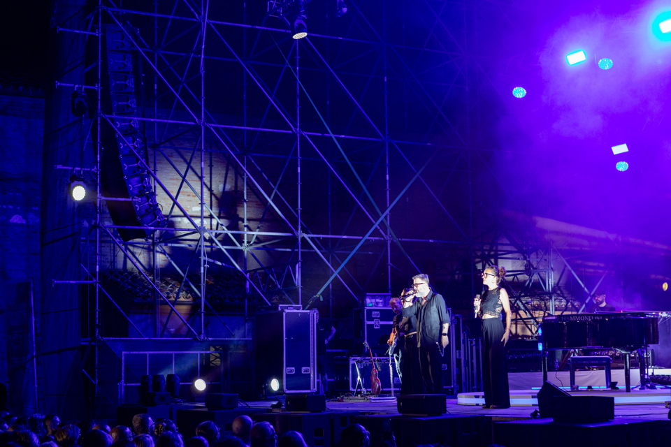 Không gian phòng nghe tác động đến chất lượng âm thanh ra sao?