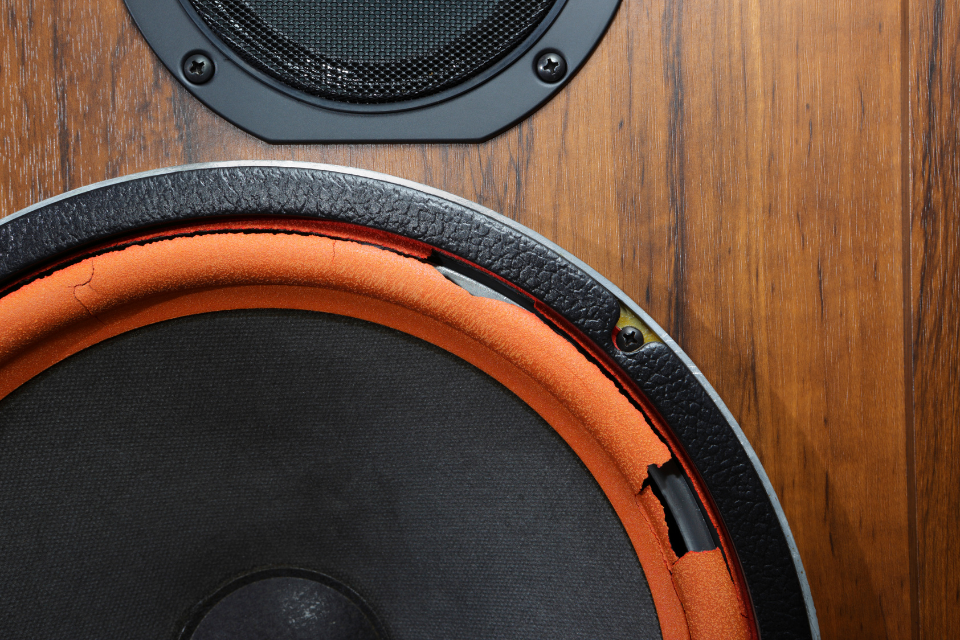 Karaoke-speaker-distortion-at-high-volume-causes-and-effective-prevention