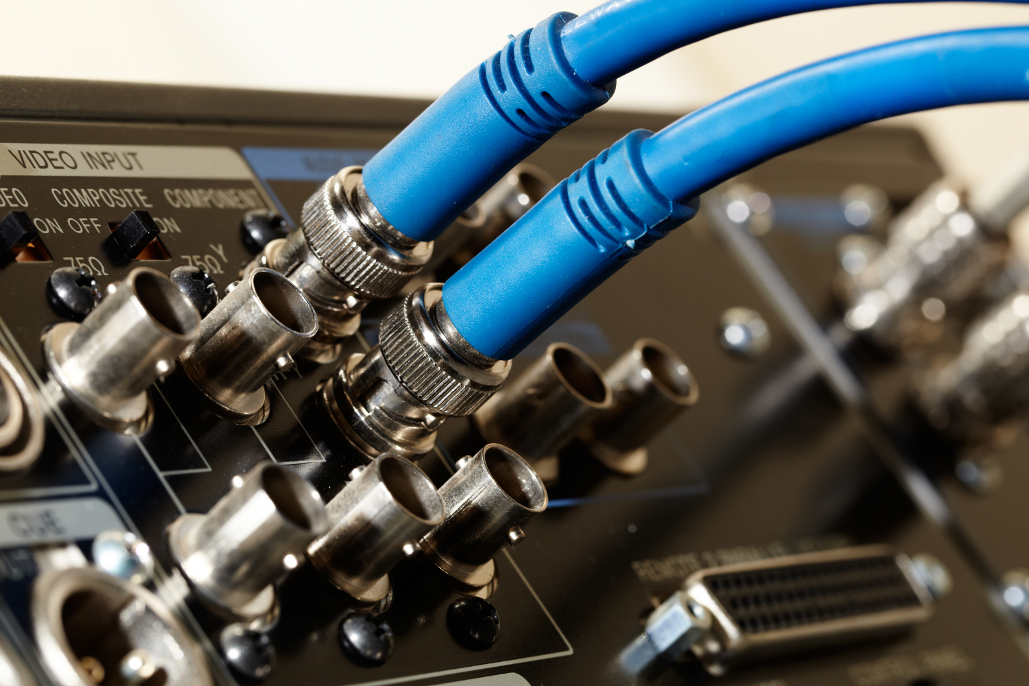 Common-mistakes-in-setting-up-a-home-karaoke-system-and-how-to-avoid-them