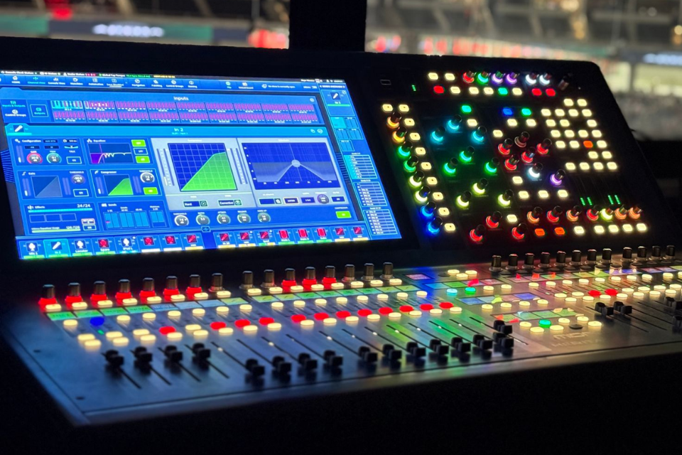 Mixer digital là gì? Khả năng xử lý và lợi thế công nghệ