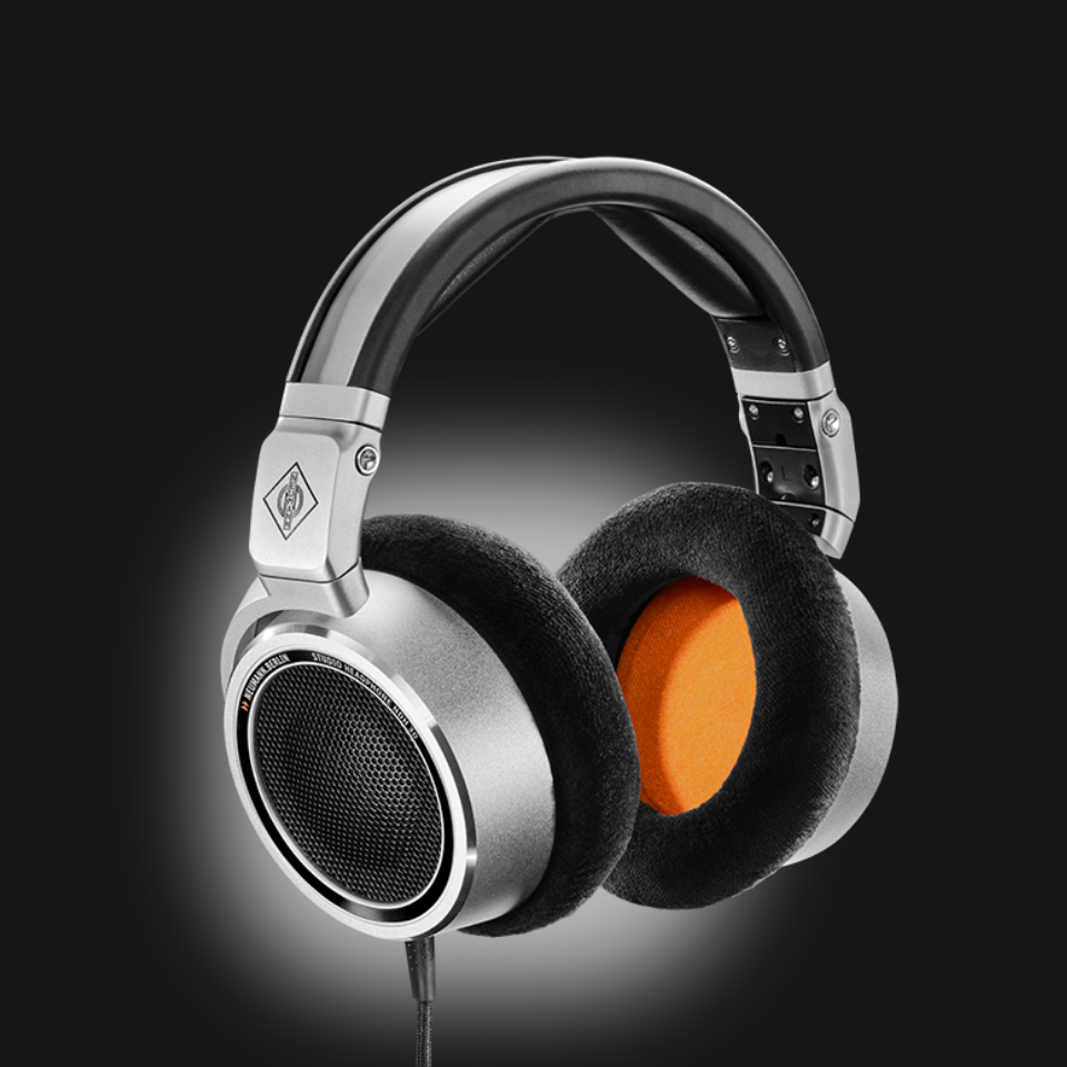 studio-monitor-headphones-vs-regular-headphones-what-Is-the-difference