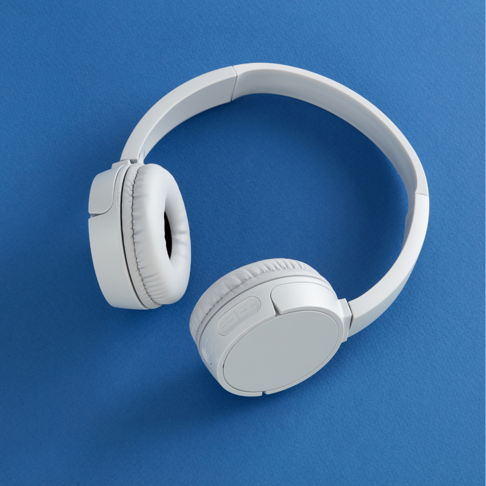 studio-monitor-headphones-vs-regular-headphones-what-Is-the-difference