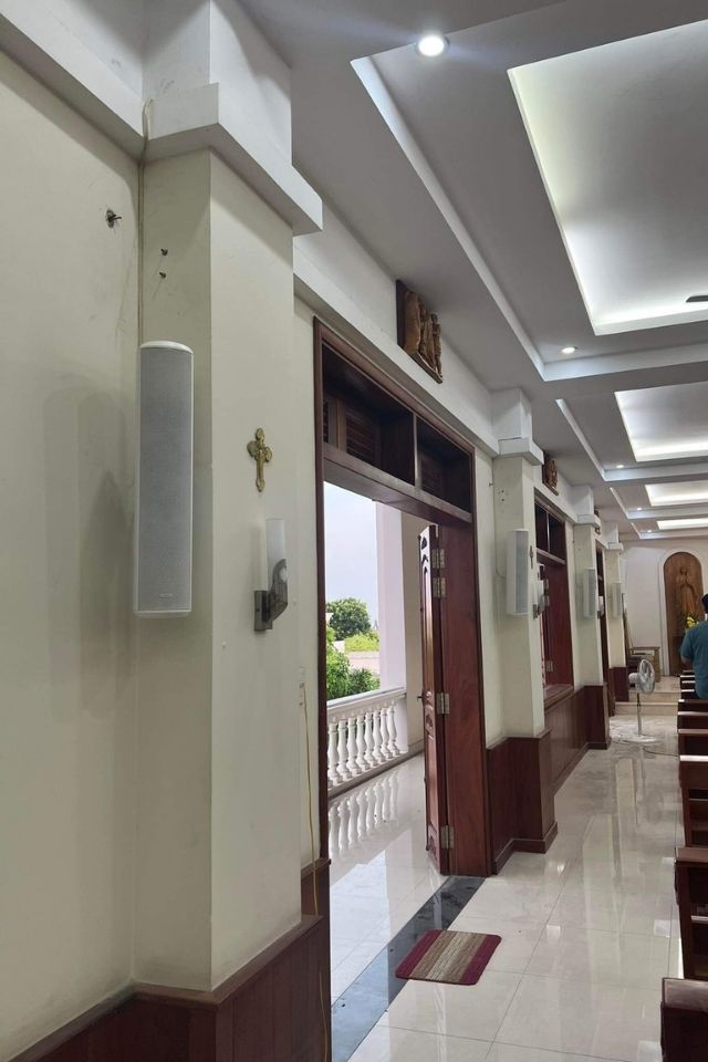 Vì Sao Nhà Thờ Thường Cần Nhiều Hơn Một Cụm Loa