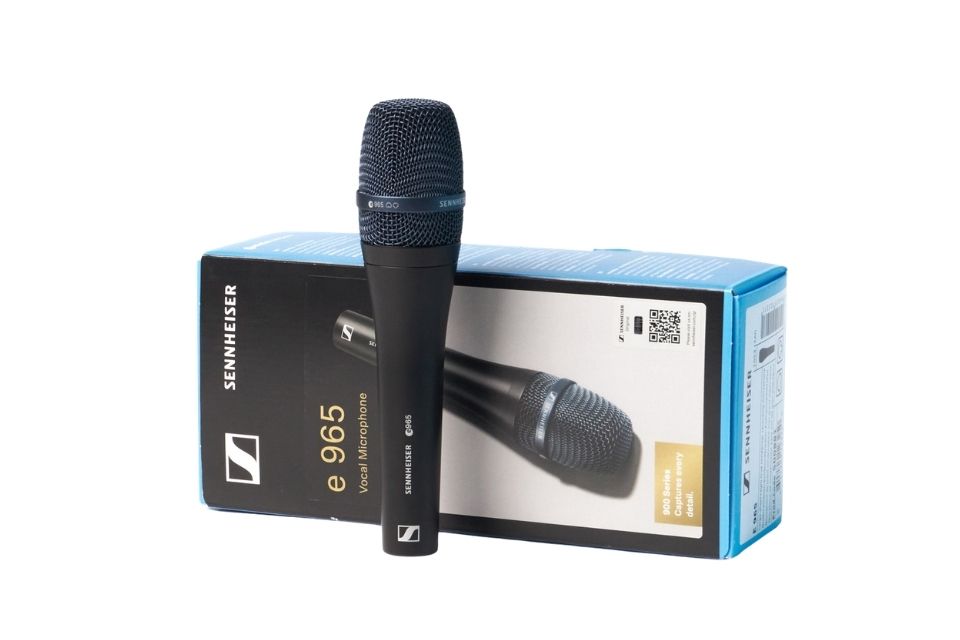 Why Many Churches Still Prefer Wired Microphones