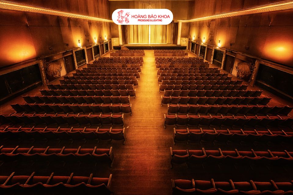 Thi công ánh sáng hội trường cần gì? Các tiêu chuẩn kỹ thuật cần biết trước khi lắp đặt