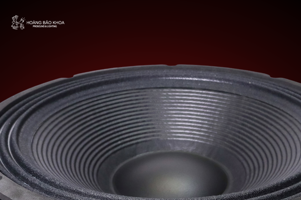 Củ loa bass Eighteen Sound từ Neo - Giải pháp âm trầm mạnh mẽ, nhưng gọn nhẹ cho sân khấu chuyên nghiệp