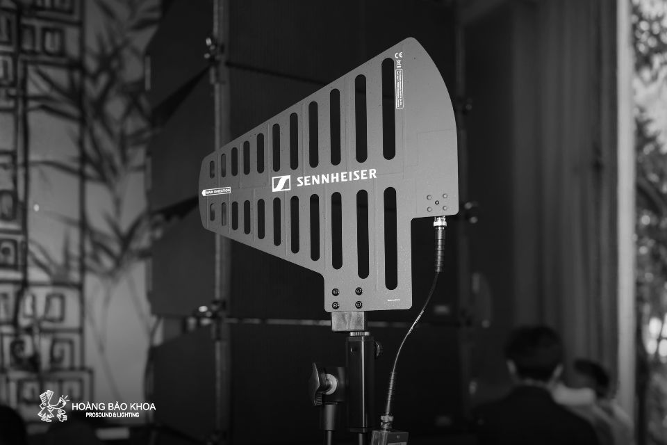 Antenna diversity and antenna spacing on Sennheiser microphones