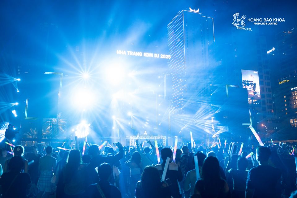 Loa tour diễn cần phụ kiện & kỹ thuật gì để chạy show nhiều ngày liên tục?