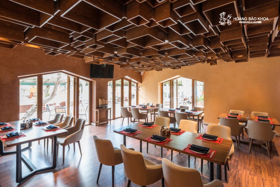 Lắp đặt âm thanh ánh sáng cho nhà hàng - Bí quyết tạo không gian ấn tượng & chuyên nghiệp