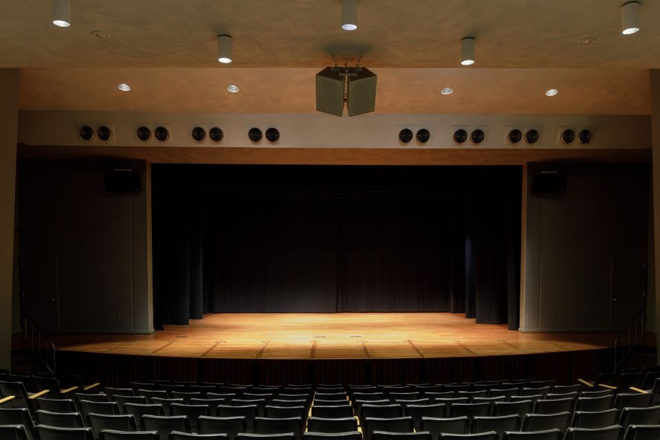 Audio and lighting consultation for small auditoriums &ndash; practical and budget-friendly setup