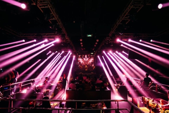 Cách Lựa Chọn Đèn Beam Cho Bar, Club Và Sân Khấu Biểu Diễn