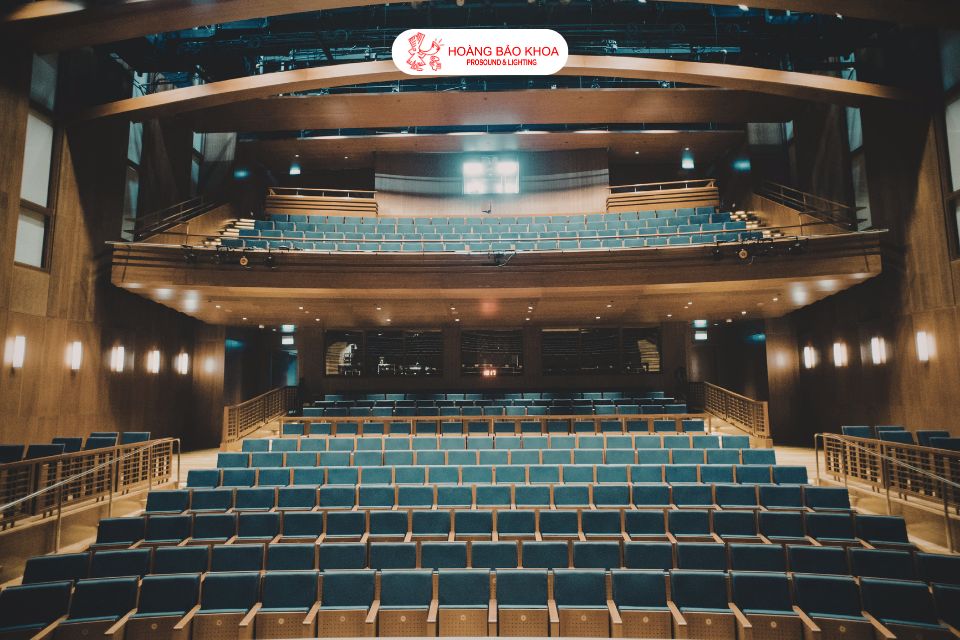 What factors affect the price of a conference hall sound system?