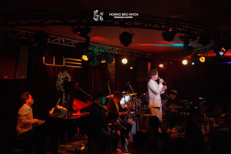 Stage Lighting Solutions For Low-Ceiling Music Lounge Venues