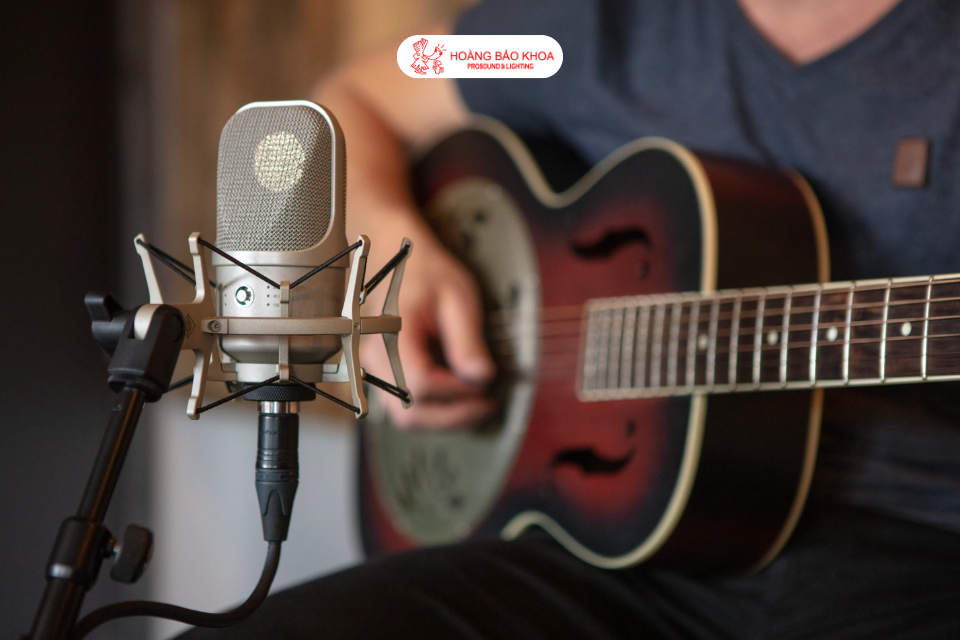 Neumann TLM 107 Có Gì Đặc Biệt Khi Thu Âm?