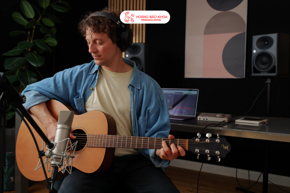 What Makes the Neumann U 87 Ai Special in the Studio?